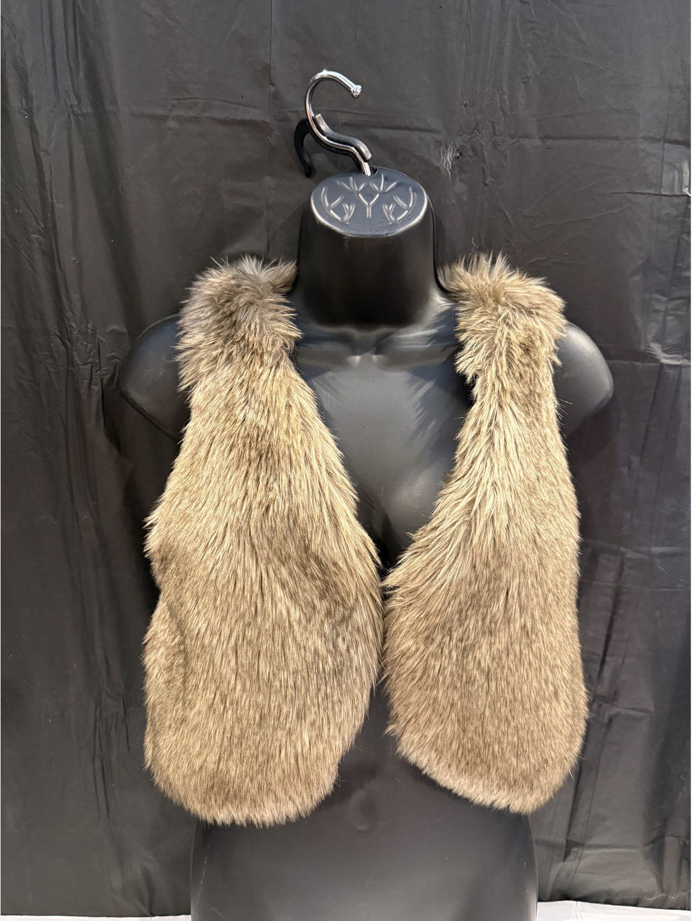 H&M faux fur open front vest it a size s